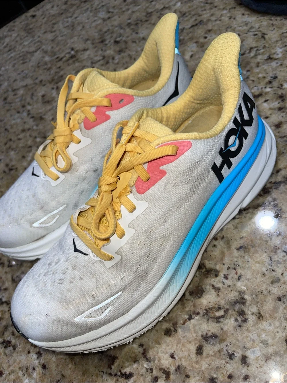 Hoka One One Clifton 9